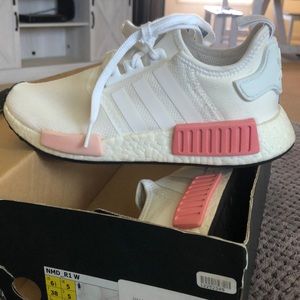 White and light pink women’s NMD_ R1 W